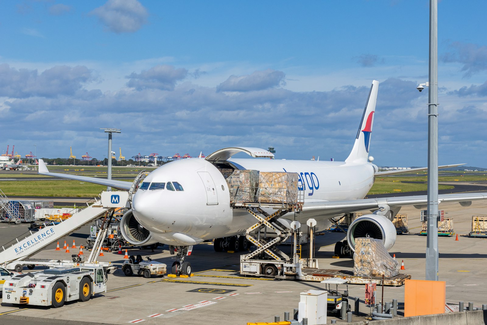 新能源汽车零部件德国特急空运进口
