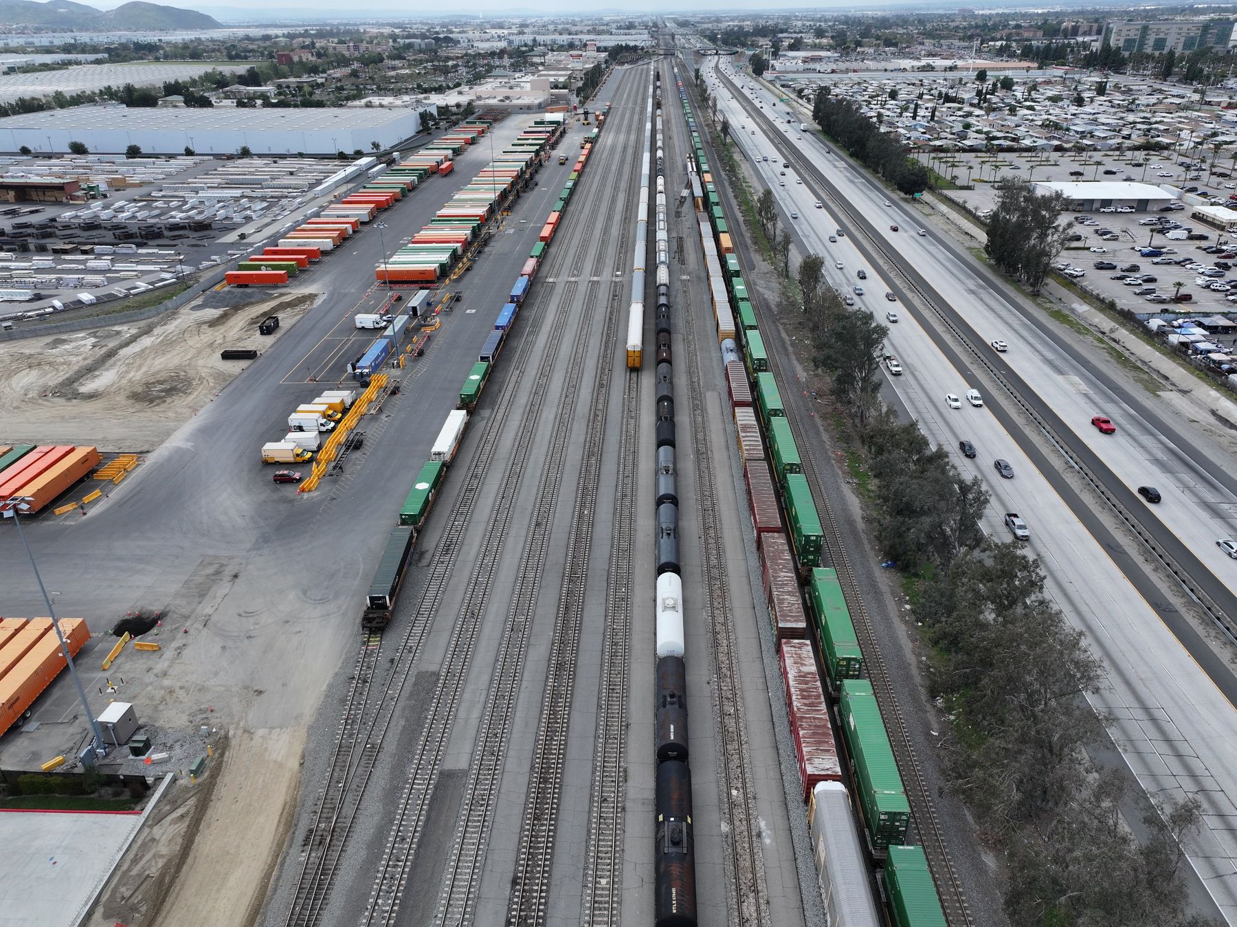 Intermodal container transfer between rail and truck
