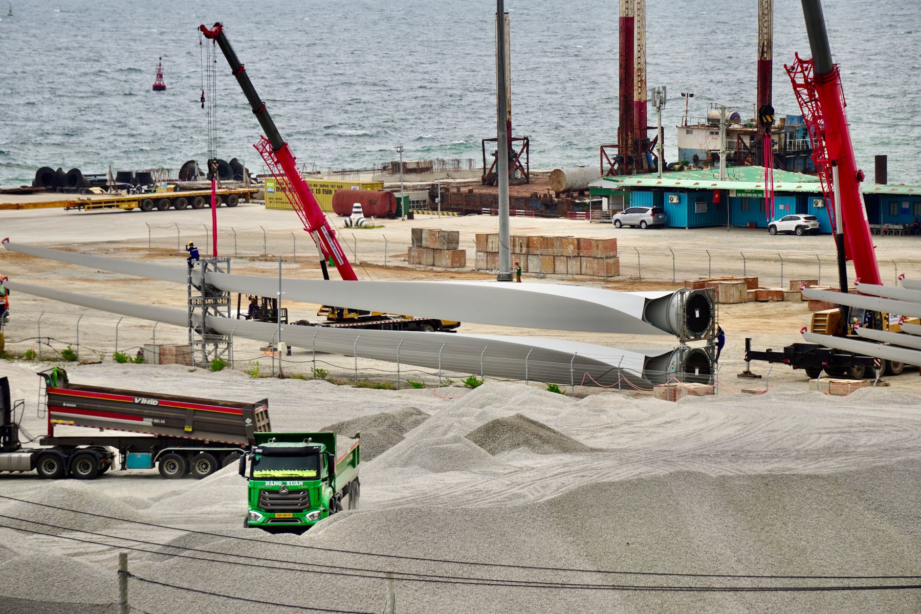 Special equipment and secured containers